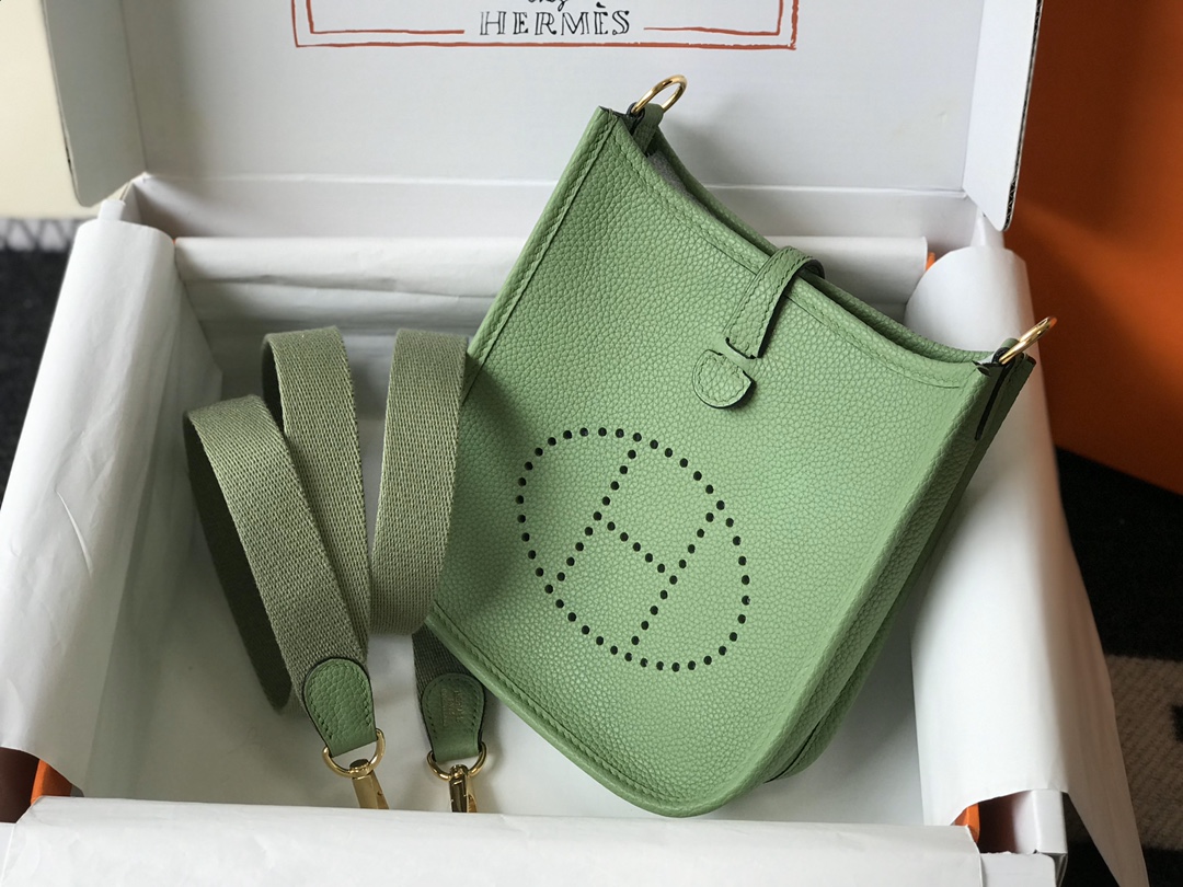 Hermes Evelyne 16 Amazone TPM Shoulder Bag In Green Kiwi Clemence Leather